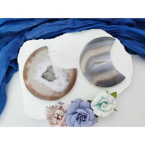 Druzy Agate Flat Moon Crystal Carving - Picture 1 of 8